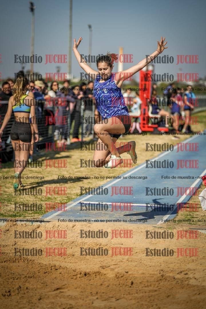 Fotos del salto en largo de mujeres