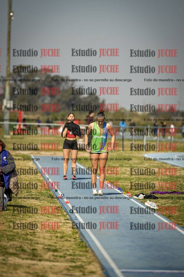 Fotos del salto en largo de mujeres