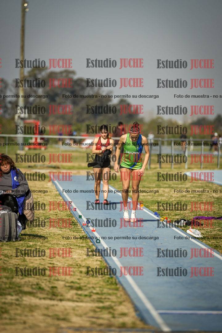 Fotos del salto en largo de mujeres