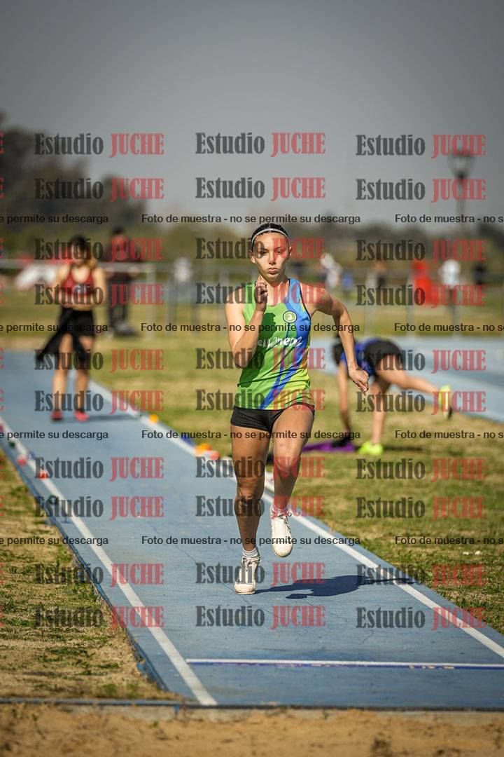 Fotos del salto en largo de mujeres