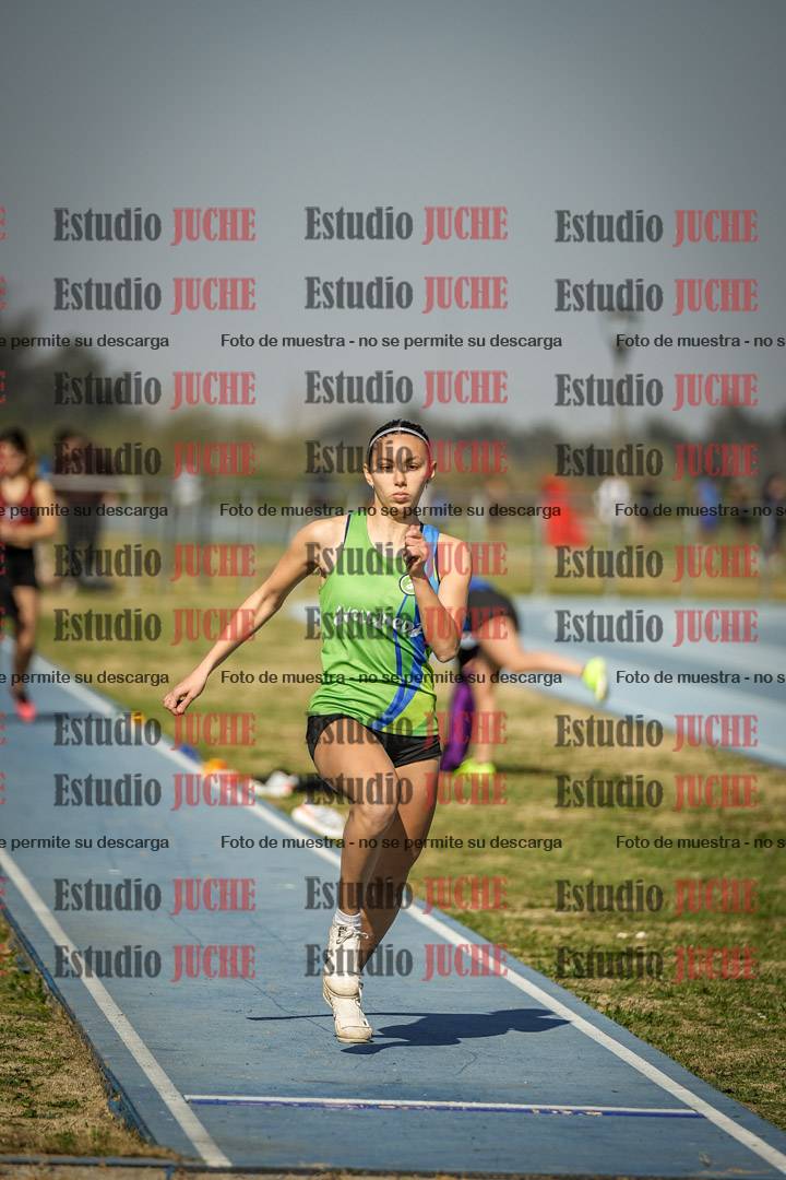 Fotos del salto en largo de mujeres