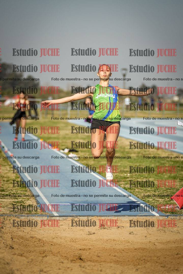 Fotos del salto en largo de mujeres