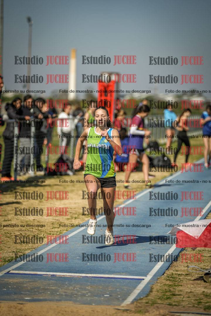 Fotos del salto en largo de mujeres