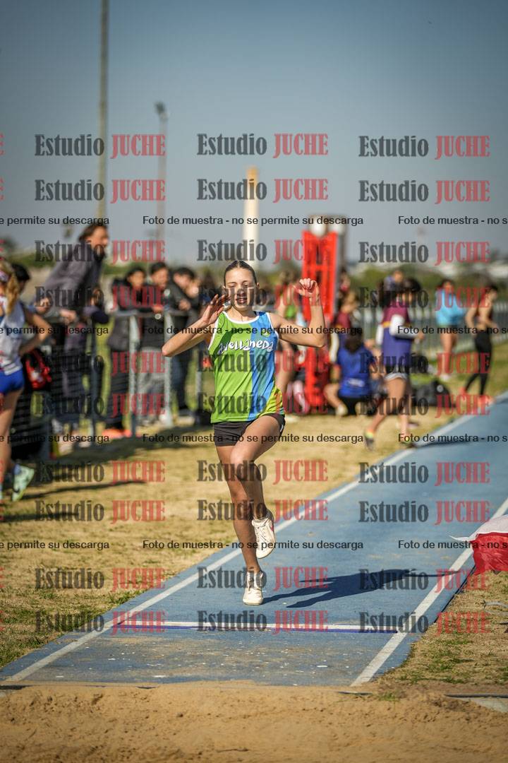 Fotos del salto en largo de mujeres