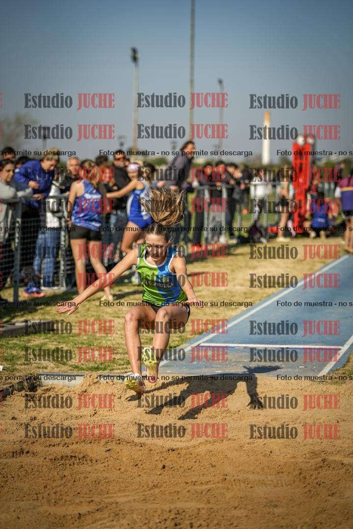 Fotos del salto en largo de mujeres