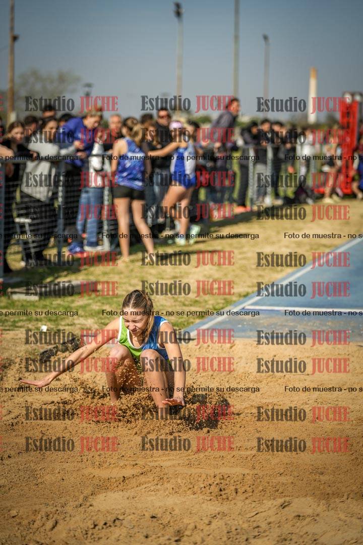 Fotos del salto en largo de mujeres