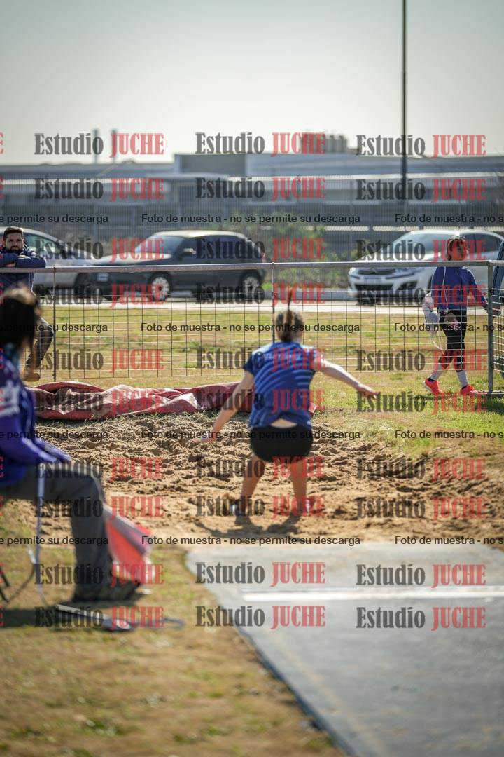 Fotos del salto en largo de mujeres