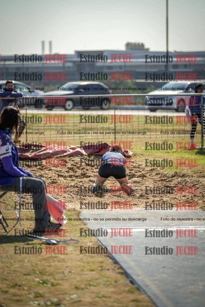 Fotos del salto en largo de mujeres
