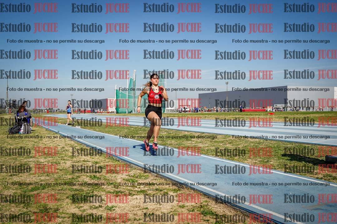 Fotos del salto en largo de mujeres