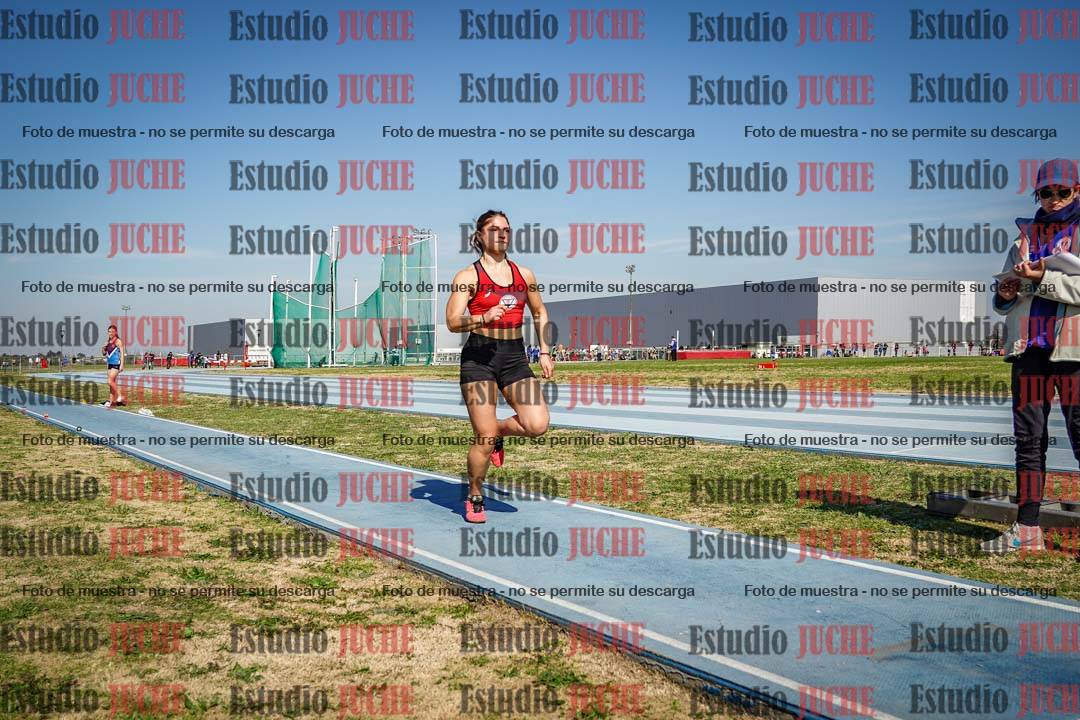 Fotos del salto en largo de mujeres