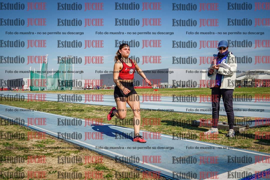 Fotos del salto en largo de mujeres