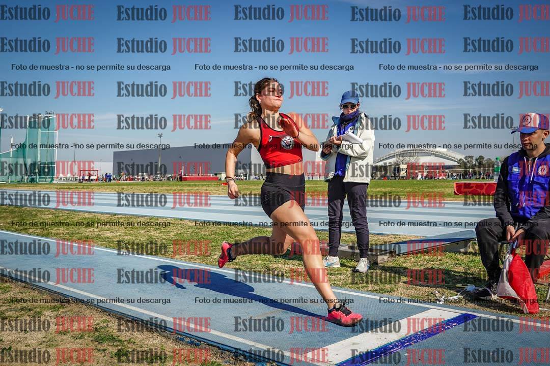 Fotos del salto en largo de mujeres