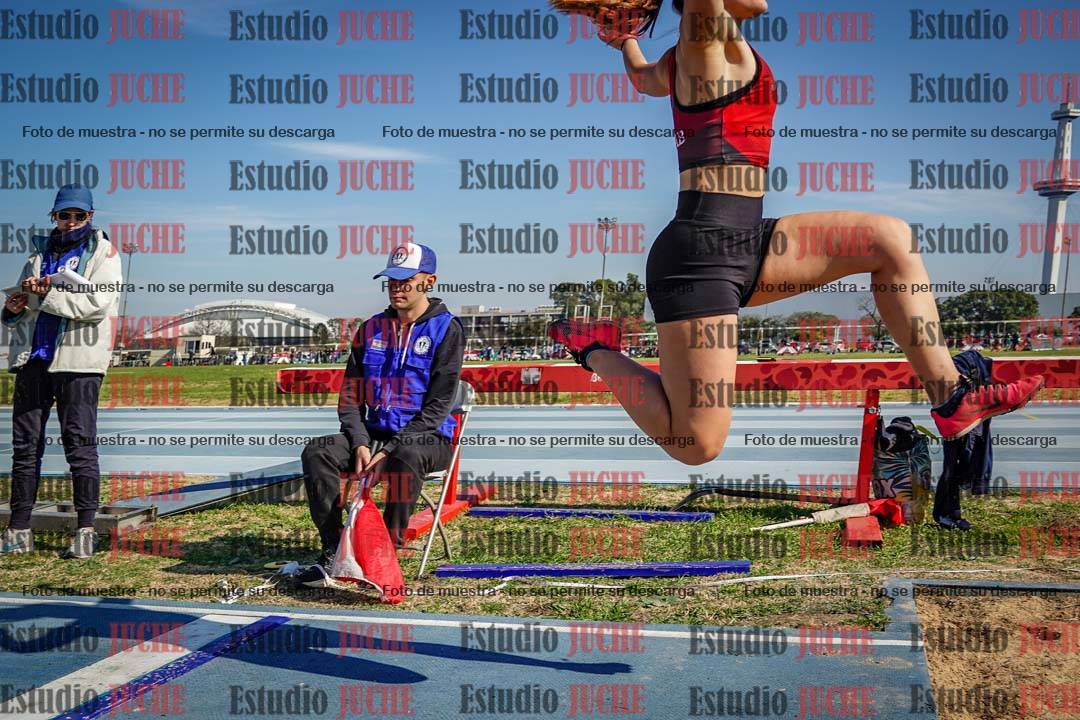 Fotos del salto en largo de mujeres
