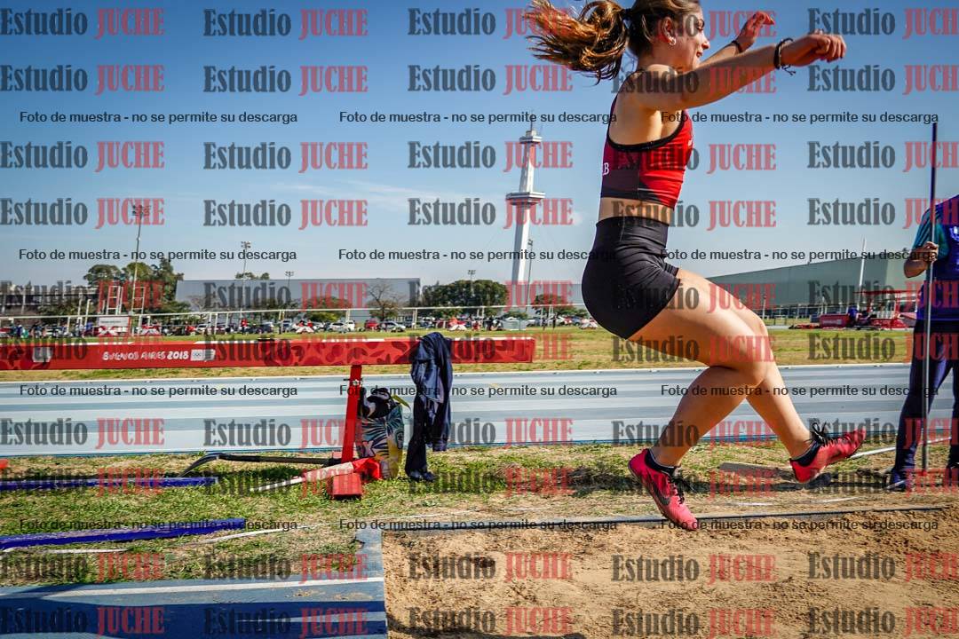 Fotos del salto en largo de mujeres