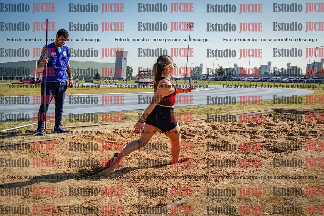 Fotos del salto en largo de mujeres