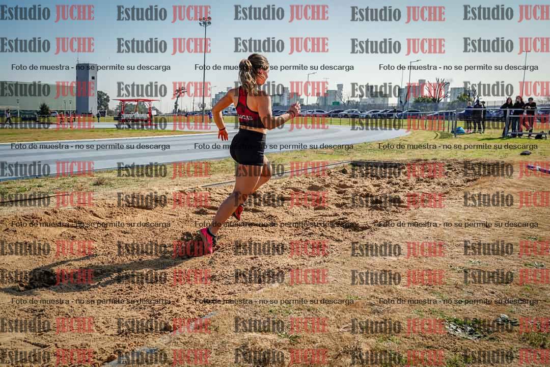 Fotos del salto en largo de mujeres