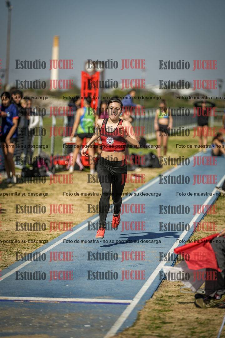 Fotos del salto en largo de mujeres