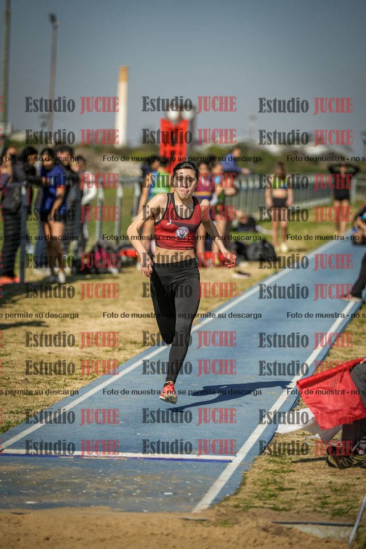 Fotos del salto en largo de mujeres