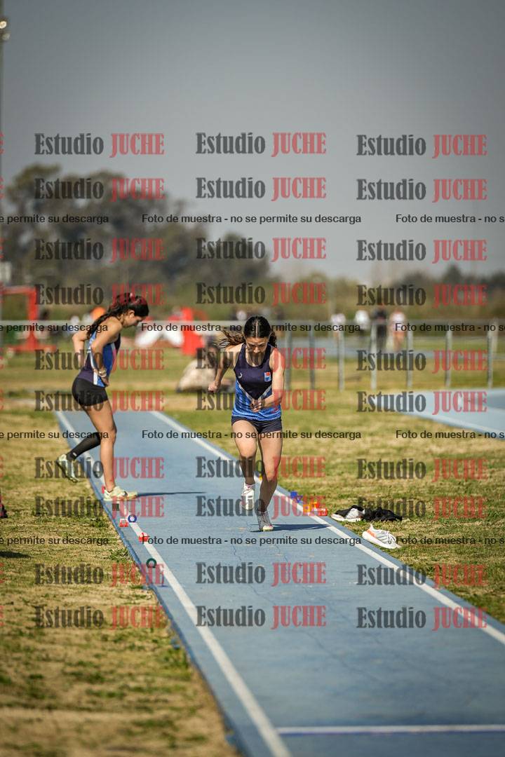 Fotos del salto en largo de mujeres