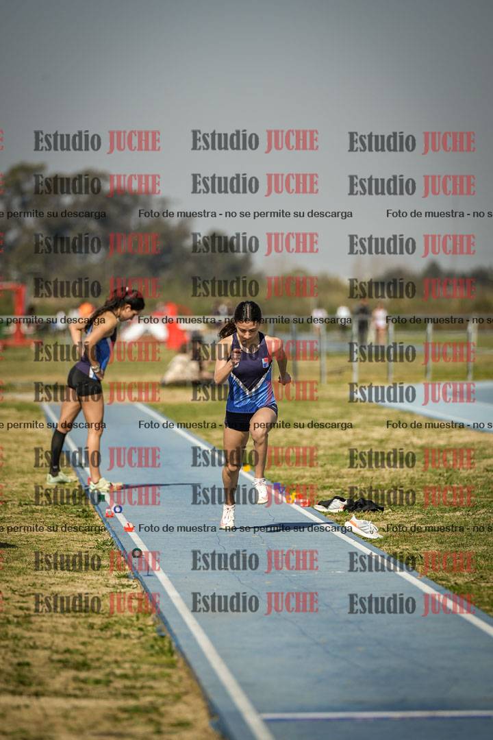 Fotos del salto en largo de mujeres