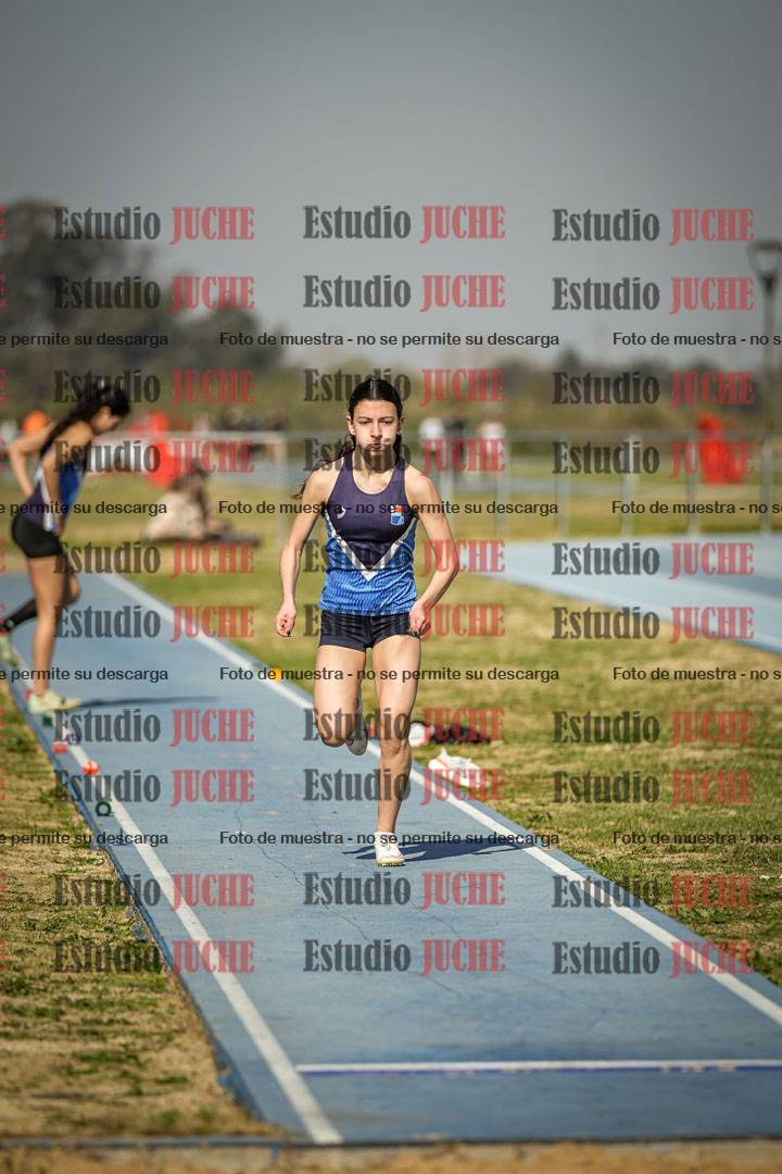 Fotos del salto en largo de mujeres