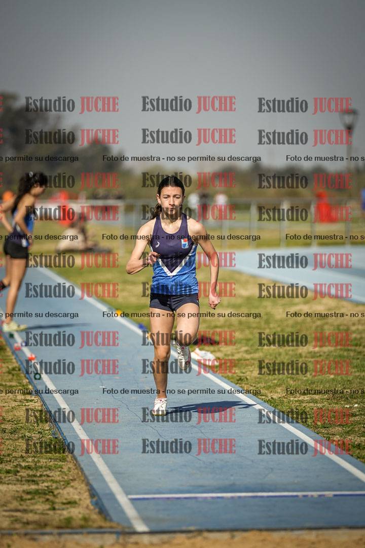 Fotos del salto en largo de mujeres