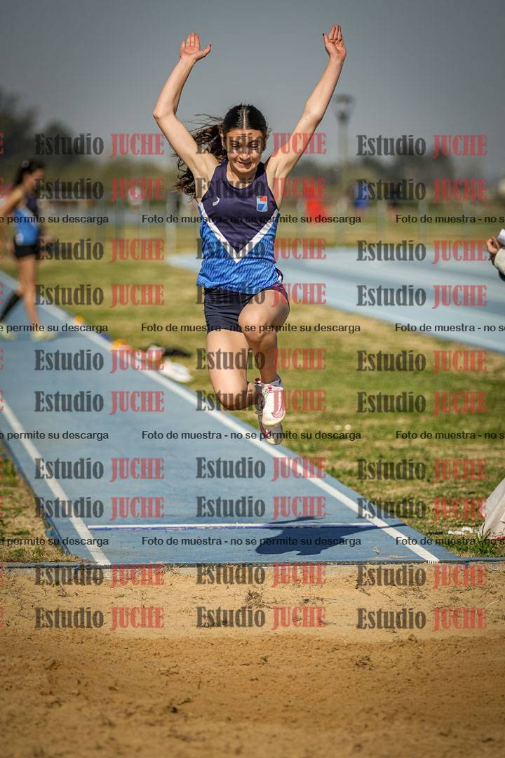 Fotos del salto en largo de mujeres