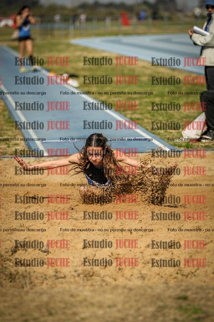 Fotos del salto en largo de mujeres