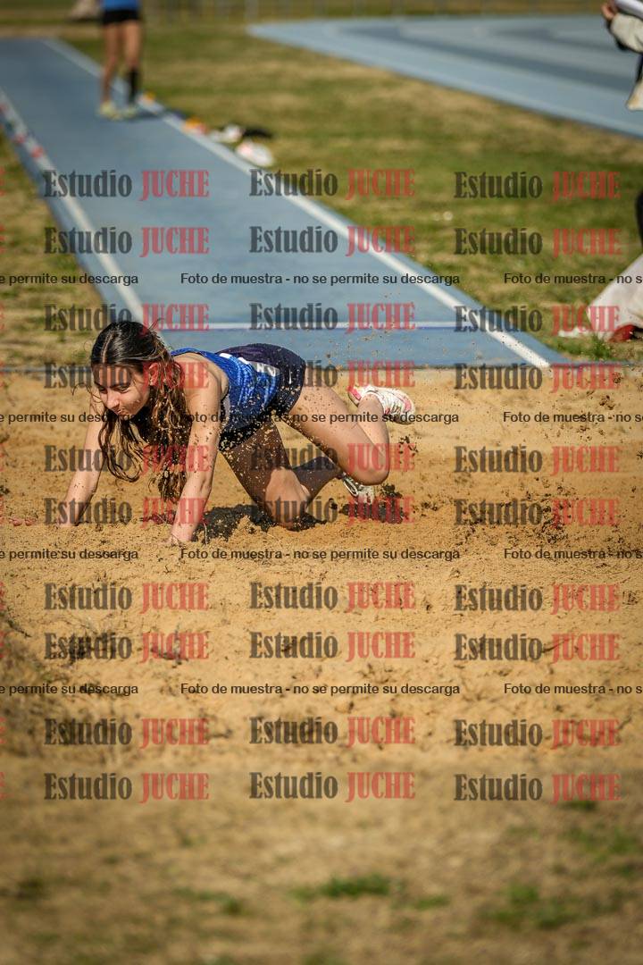Fotos del salto en largo de mujeres