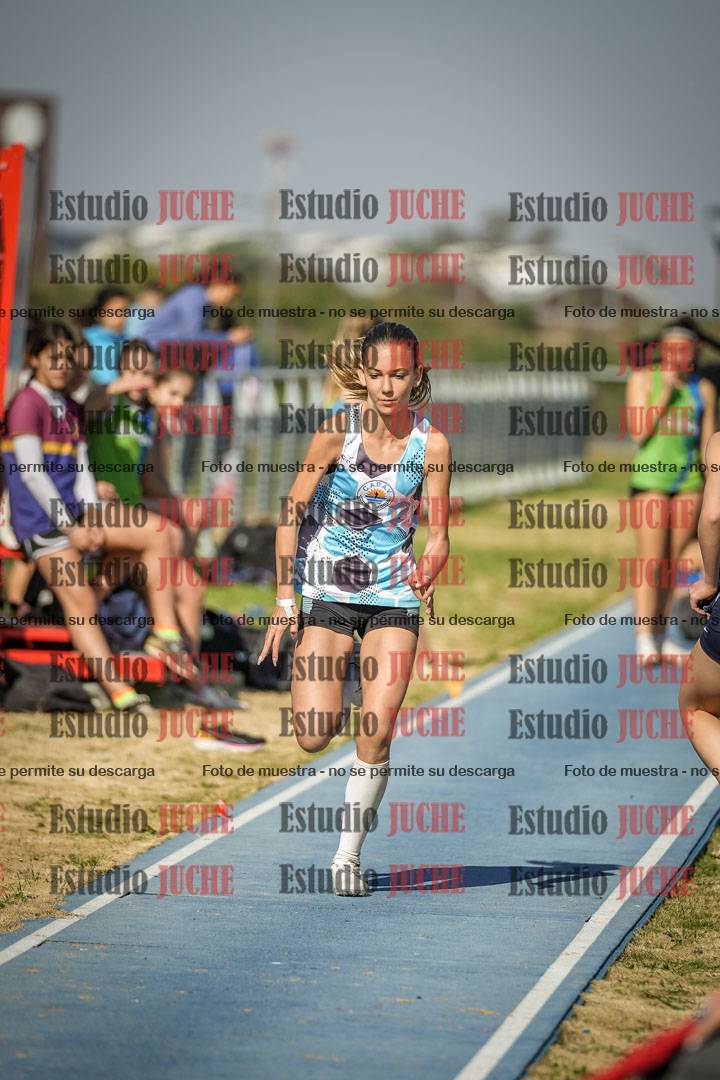 Fotos del salto en largo de mujeres