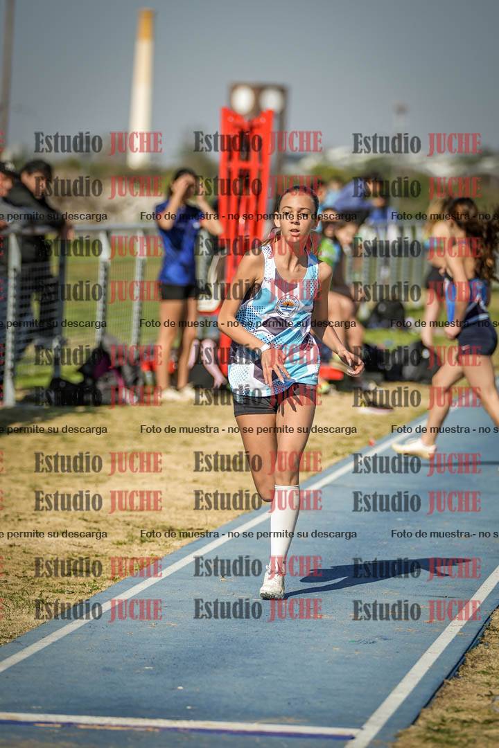 Fotos del salto en largo de mujeres