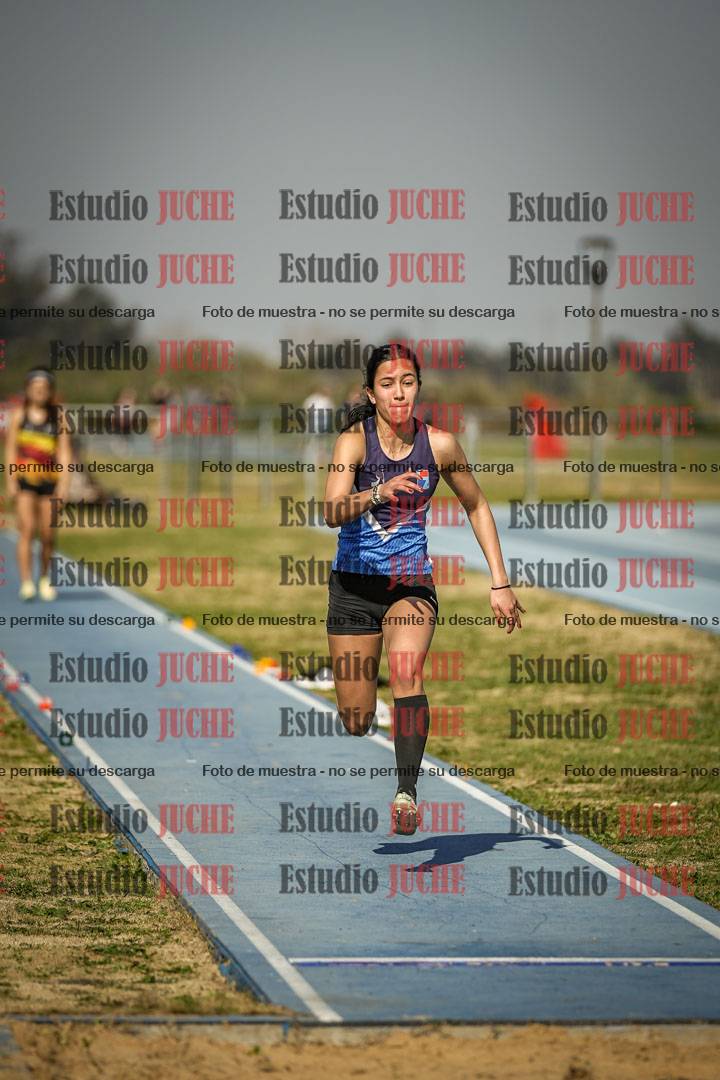 Fotos del salto en largo de mujeres