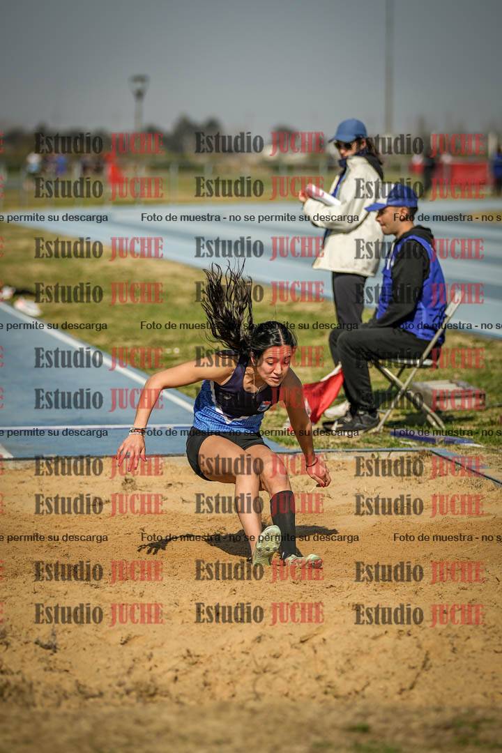 Fotos del salto en largo de mujeres