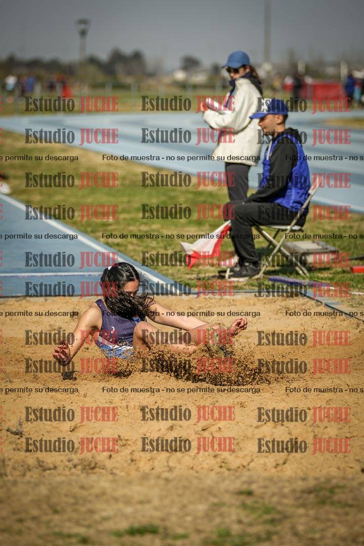 Fotos del salto en largo de mujeres