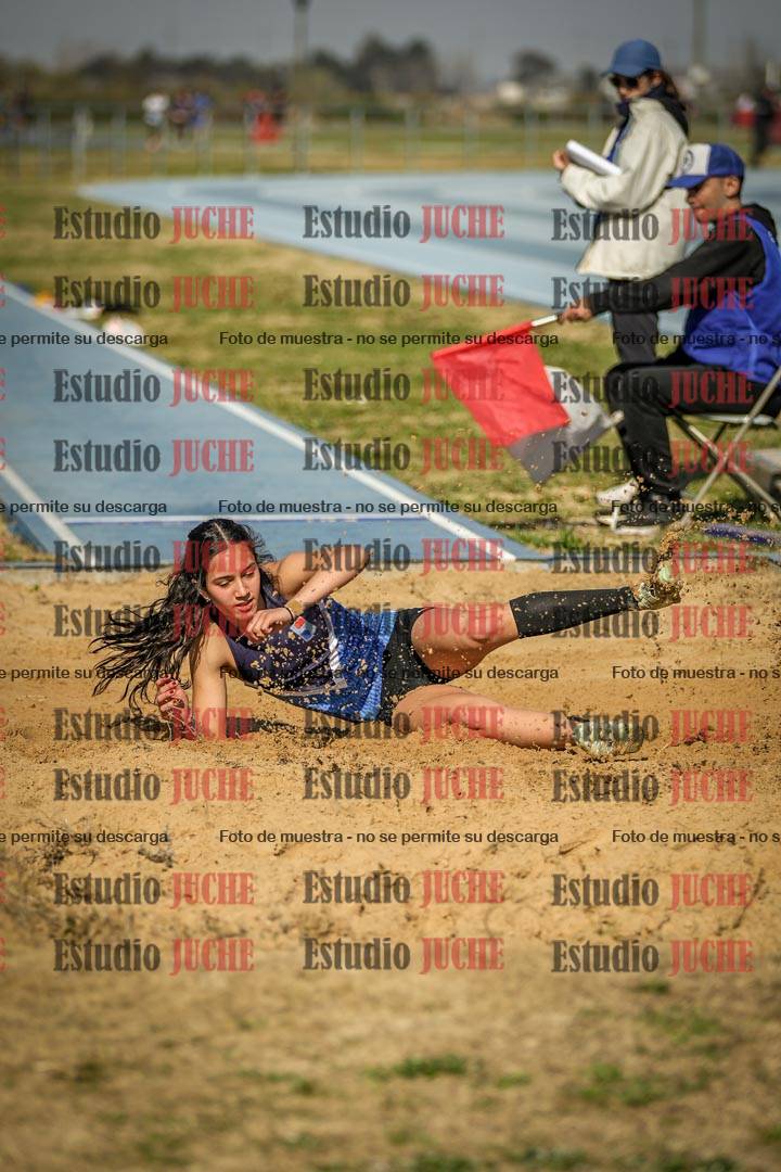 Fotos del salto en largo de mujeres