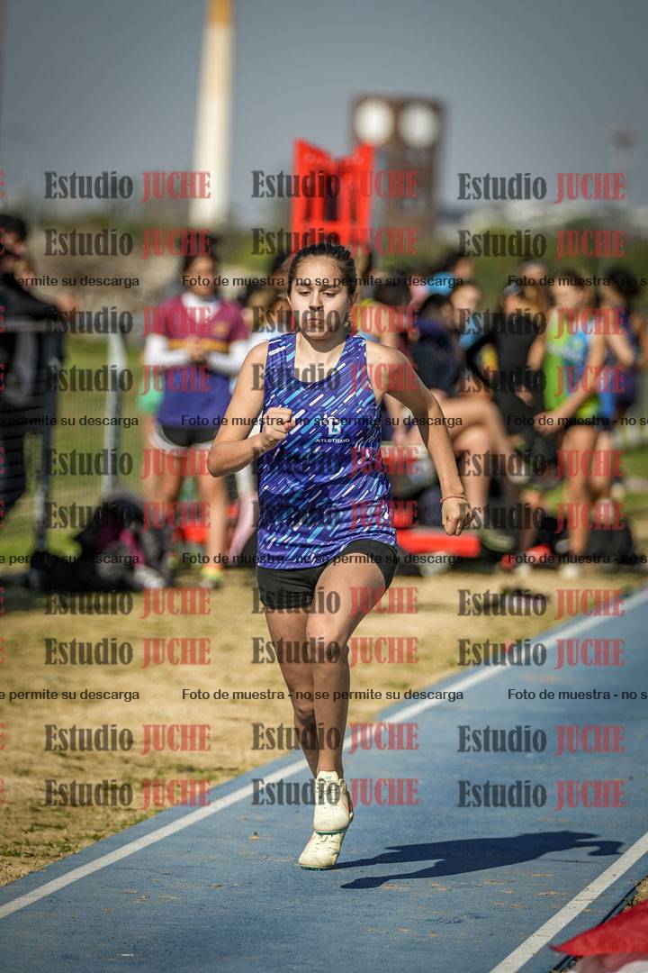 Fotos del salto en largo de mujeres