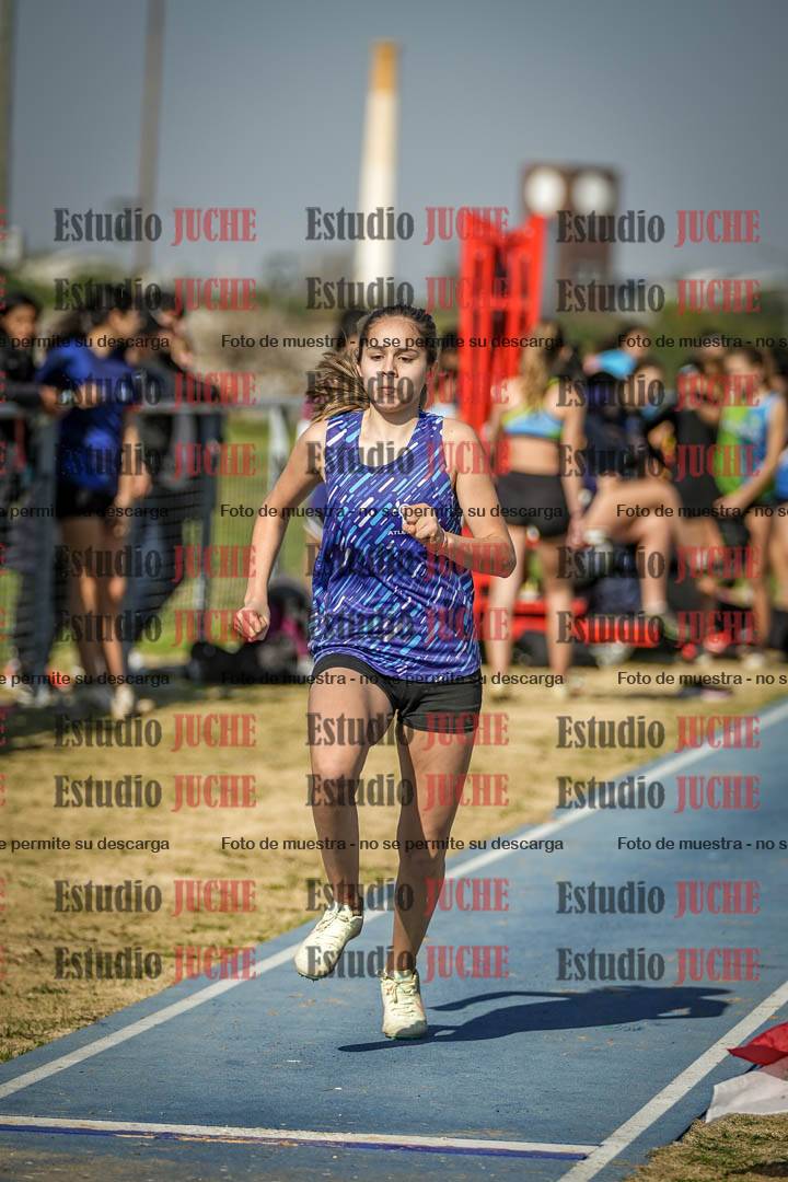 Fotos del salto en largo de mujeres