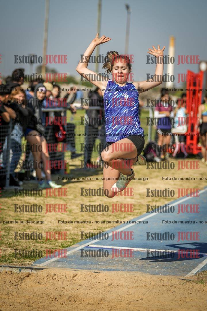 Fotos del salto en largo de mujeres