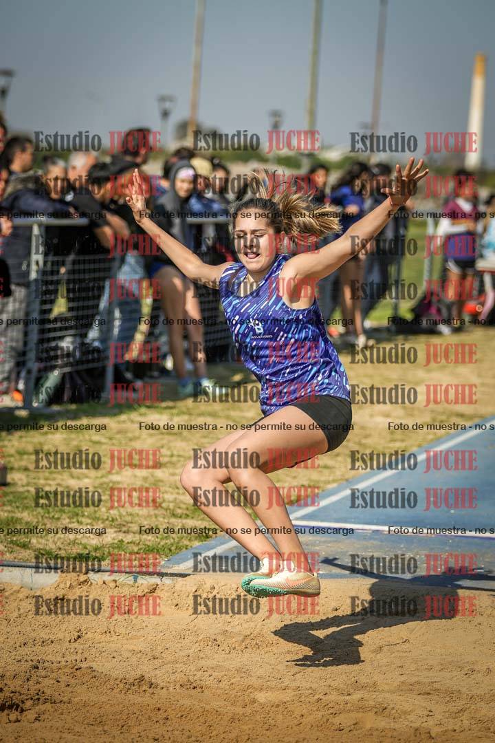 Fotos del salto en largo de mujeres