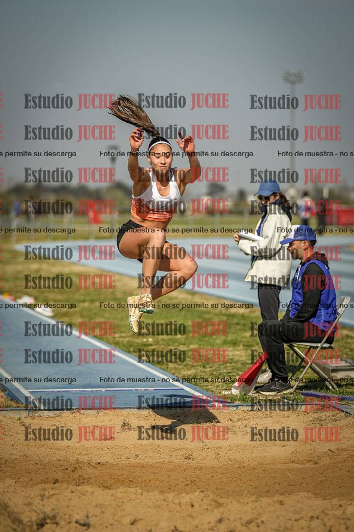 Fotos del salto en largo de mujeres