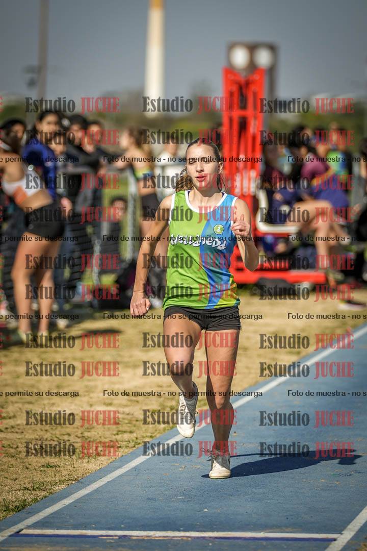 Fotos del salto en largo de mujeres