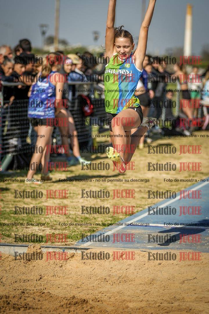 Fotos del salto en largo de mujeres