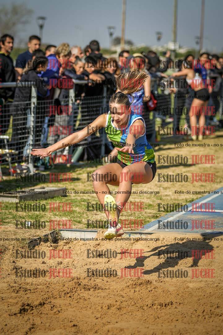 Fotos del salto en largo de mujeres