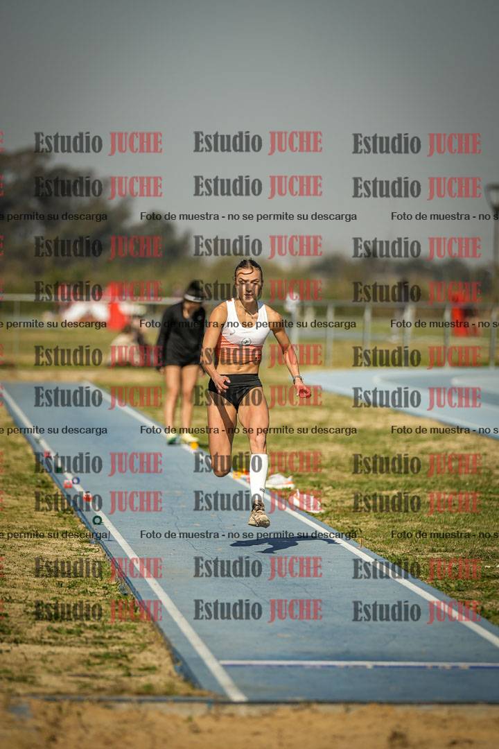 Fotos del salto en largo de mujeres