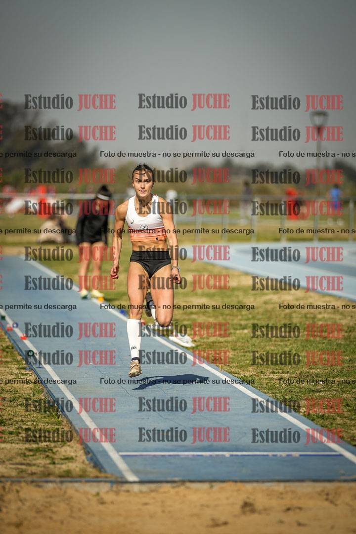 Fotos del salto en largo de mujeres