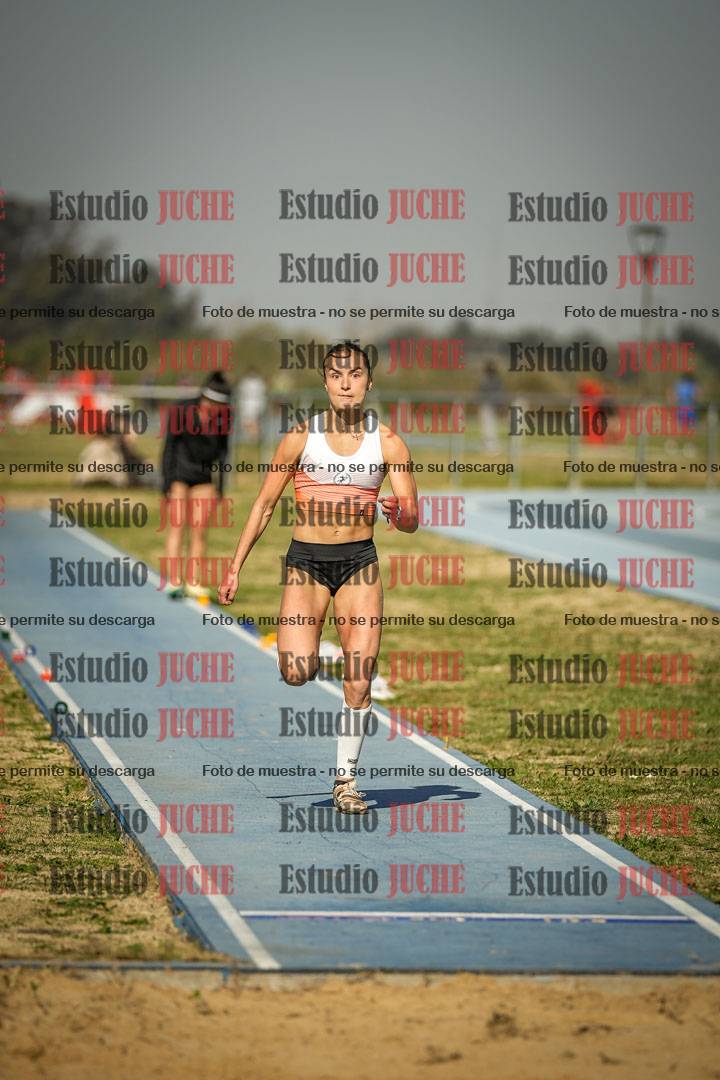 Fotos del salto en largo de mujeres