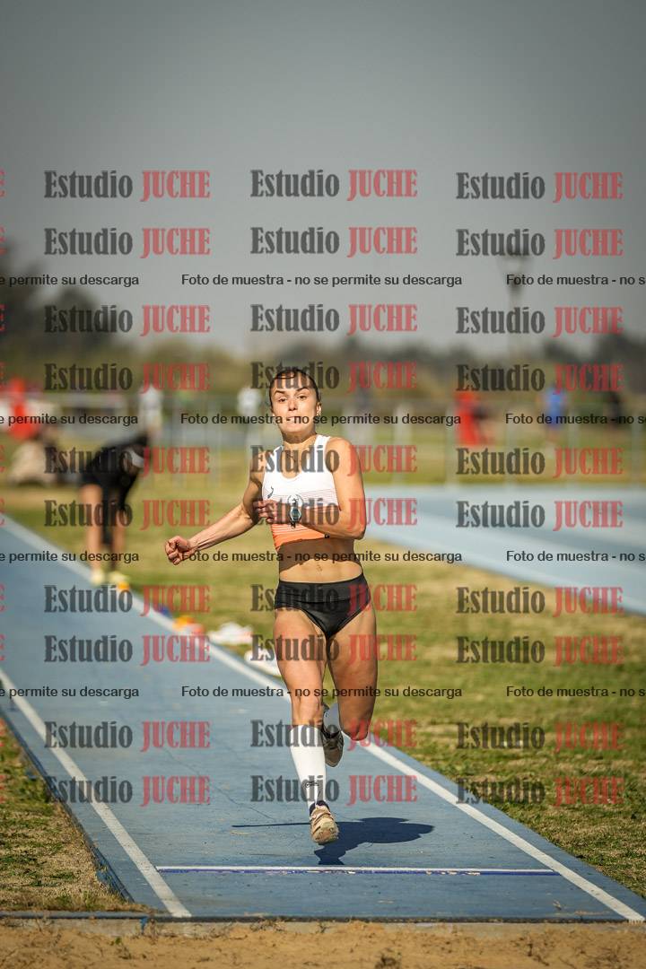 Fotos del salto en largo de mujeres