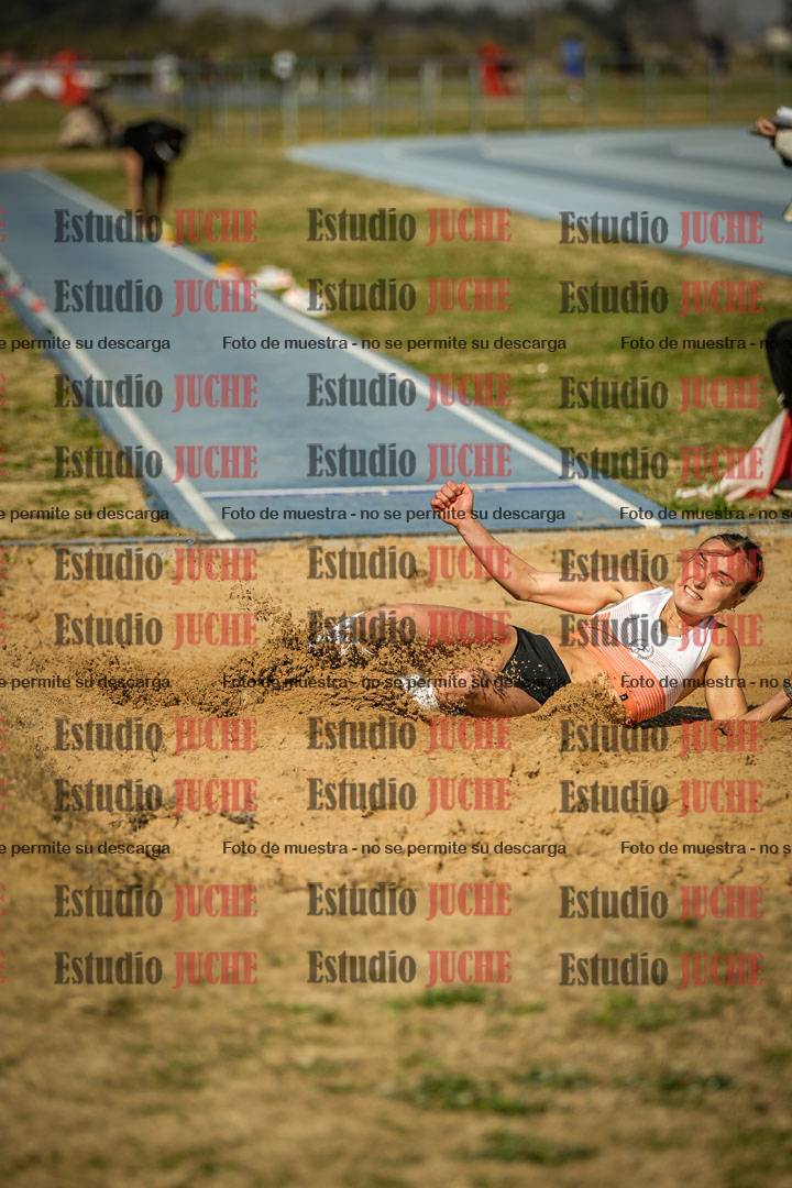 Fotos del salto en largo de mujeres