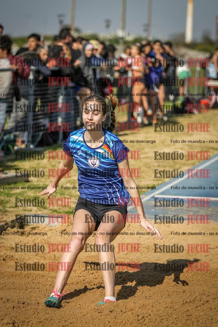Fotos del salto en largo de mujeres