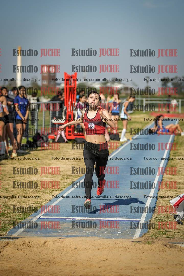 Fotos del salto en largo de mujeres
